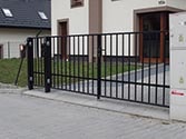 Dreiflügelige Toranlage