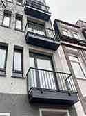 Balkon mit Tragkonstruktion aus Stahlprofilen und Verkleidung mit Aluminiumblech, Stahlgeländer