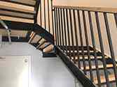 Stahltreppe mit Wangen aus Stahlprofilen