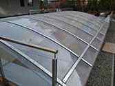 Befestigung von Platten aus Polycarbonat an der Tragkonstruktion mit Edelstahlleisten