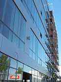 Glasfassade mit Paneele aus Glas und Alucobond montiert auf Alu-Rahmen