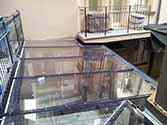 Glasdach mit Doppelverglasung aus klarem Sicherheitsglas montiert auf Stahlkonstruktion