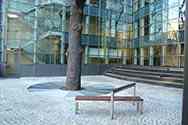 Edelstahl- Sitzbank mit Holzausbauelementen